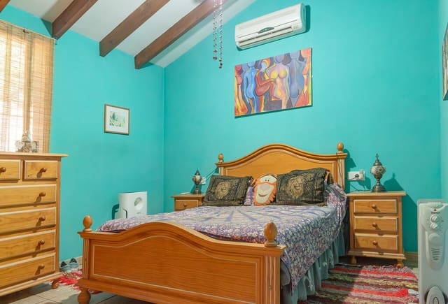 4 soveværelse Finca/Landehus til salg i Canillas de Albaida med swimmingpool - € 359.000 (Ref: 9312424)