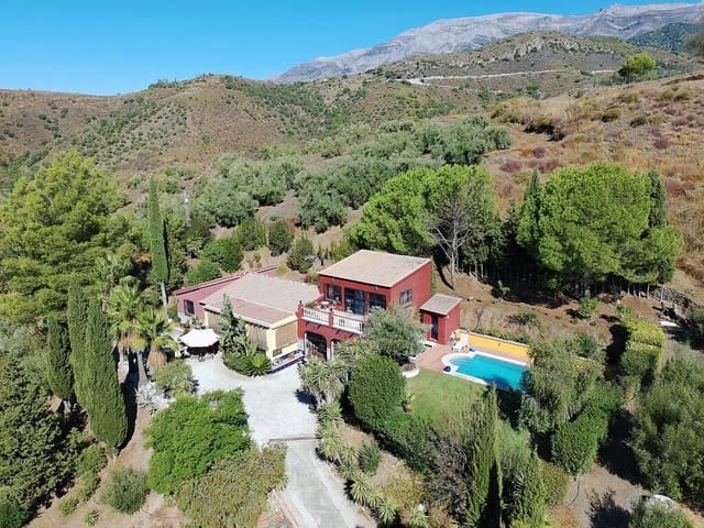 4 soveværelse Finca/Landehus til salg i Canillas de Albaida med swimmingpool - € 359.000 (Ref: 9312424)