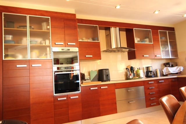 3 slaapkamer Villa te koop in Torrox-Costa, Torrox met zwembad garage - € 489.000 (Ref: 9410475)