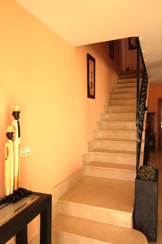 3 slaapkamer Villa te koop in Torrox-Costa, Torrox met zwembad garage - € 489.000 (Ref: 9410475)