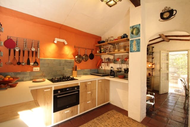 4 bedroom Finca/Country House for sale in Colmenar - € 349,000 (Ref: 9461029)