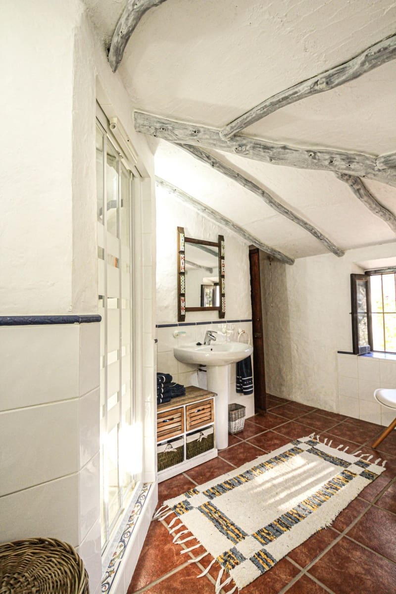 4 bedroom Finca/Country House for sale in Colmenar - € 349,000 (Ref: 9461029)