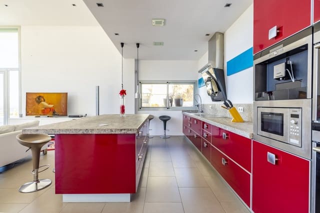 4 soveværelse Villa til salg i Sayalonga med swimmingpool - € 1.350.000 (Ref: 9461030)