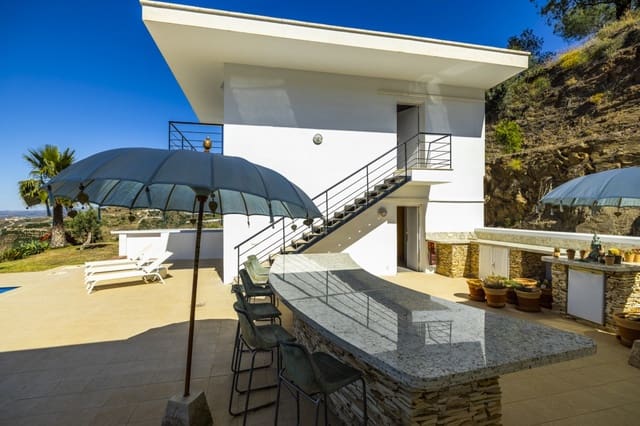 4 slaapkamer Villa te koop in Sayalonga met zwembad - € 1.350.000 (Ref: 9461030)