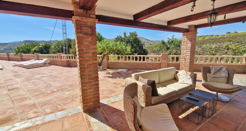 4 bedroom Finca/Country House for sale in Velez-Malaga with pool - € 695,000 (Ref: 9542973)