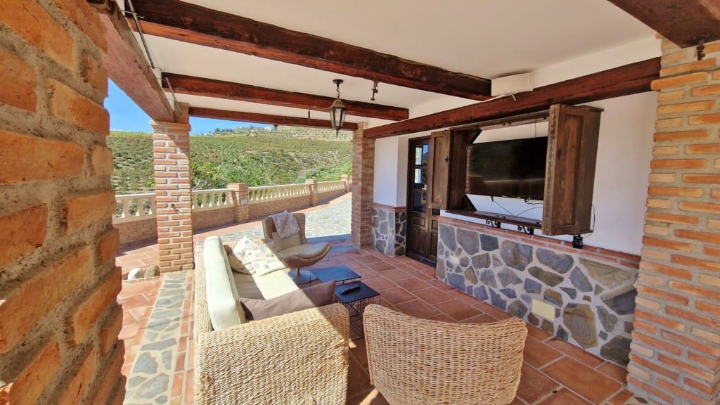 4 bedroom Finca/Country House for sale in Velez-Malaga with pool - € 695,000 (Ref: 9542973)