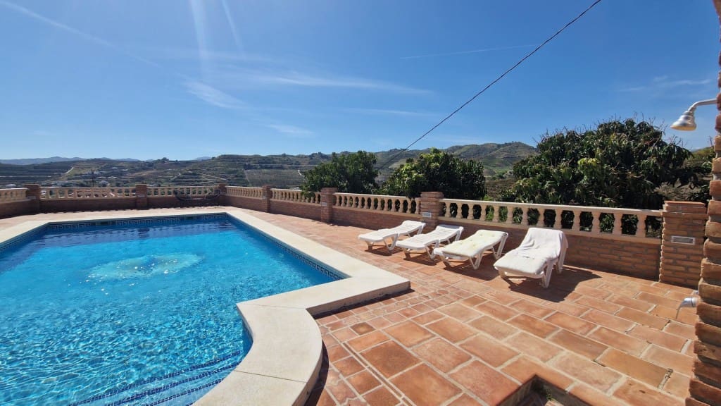 4 bedroom Finca/Country House for sale in Velez-Malaga with pool - € 695,000 (Ref: 9542973)
