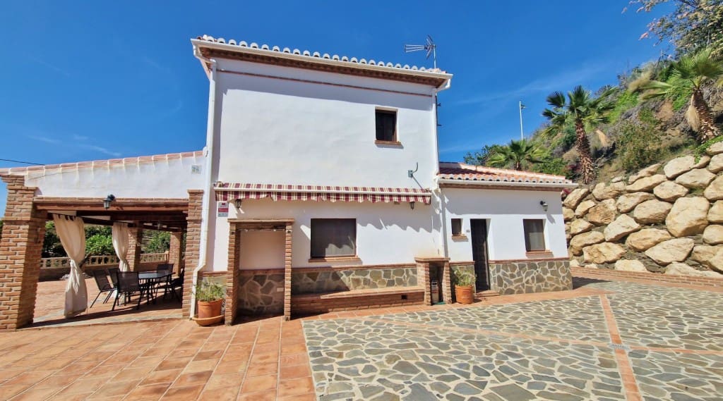 4 bedroom Finca/Country House for sale in Velez-Malaga with pool - € 695,000 (Ref: 9542973)
