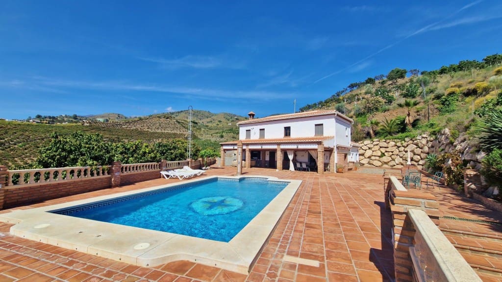 4 bedroom Finca/Country House for sale in Velez-Malaga with pool - € 695,000 (Ref: 9542973)