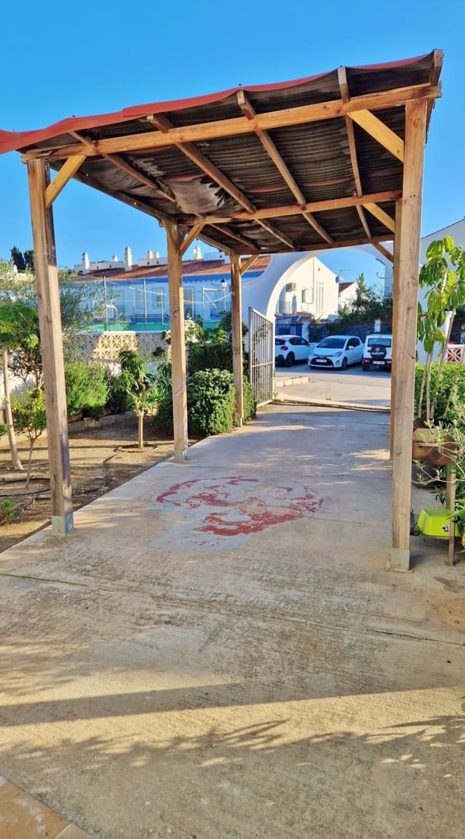 3 Zimmer Villa zu verkaufen in Mezquitilla mit Pool - 469.000 € (Ref: 9542974)