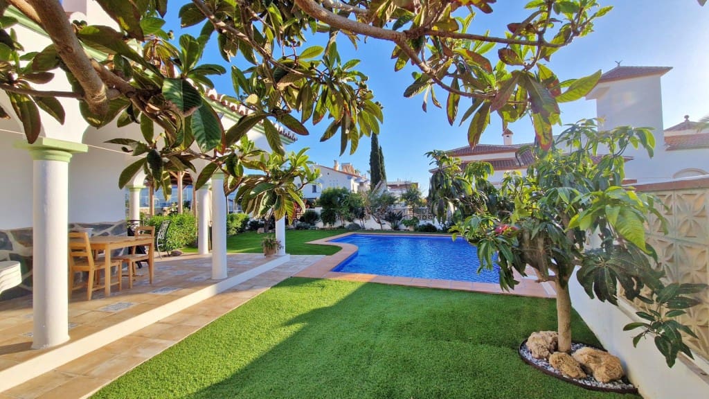 3 Zimmer Villa zu verkaufen in Mezquitilla mit Pool - 469.000 € (Ref: 9542974)