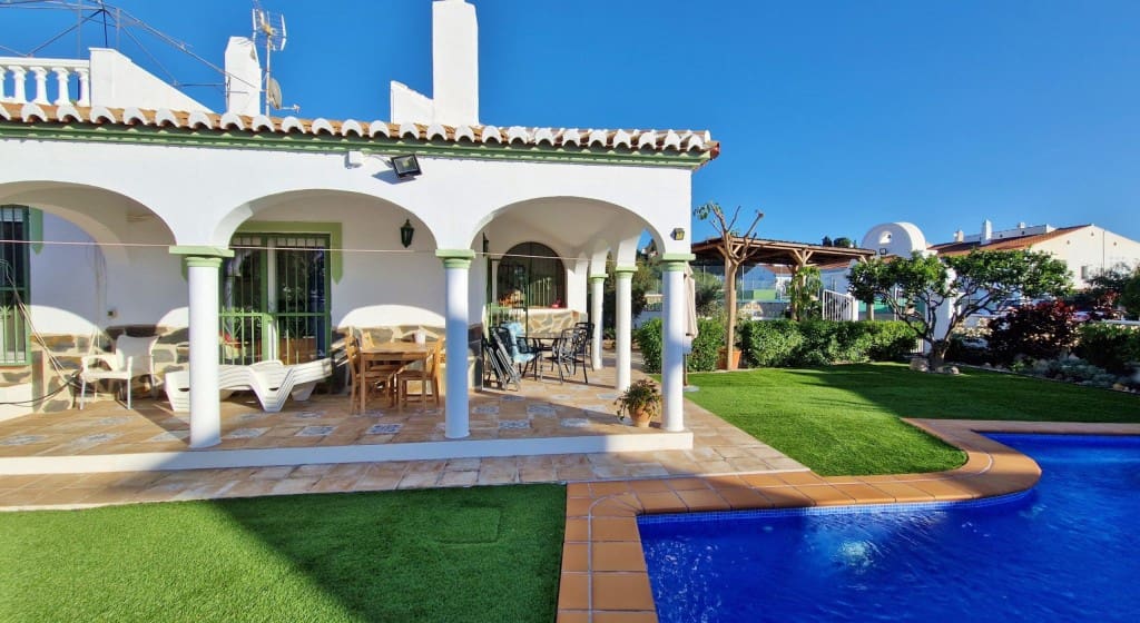 3 Zimmer Villa zu verkaufen in Mezquitilla mit Pool - 469.000 € (Ref: 9542974)
