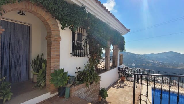 5 Zimmer Villa zu verkaufen in Cómpeta mit Pool - 575.000 € (Ref: 9550558)