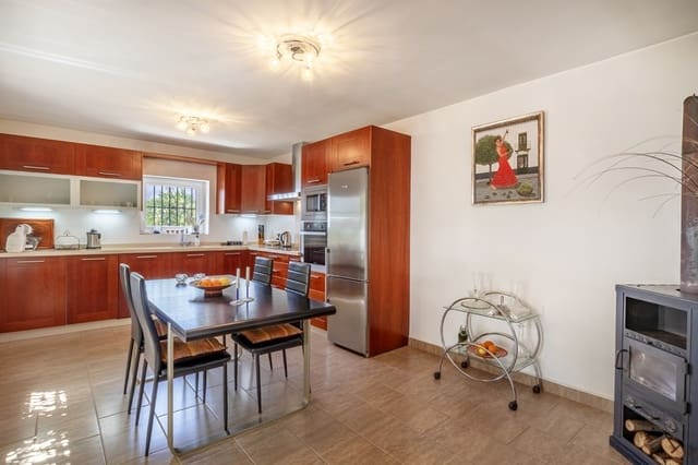 4 soveværelse Villa til salg i Cómpeta med swimmingpool garage - € 645.000 (Ref: 9655604)