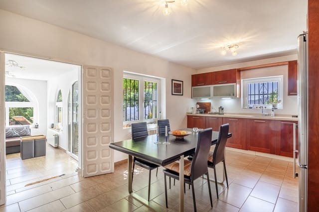 4 soveværelse Villa til salg i Cómpeta med swimmingpool garage - € 645.000 (Ref: 9655604)