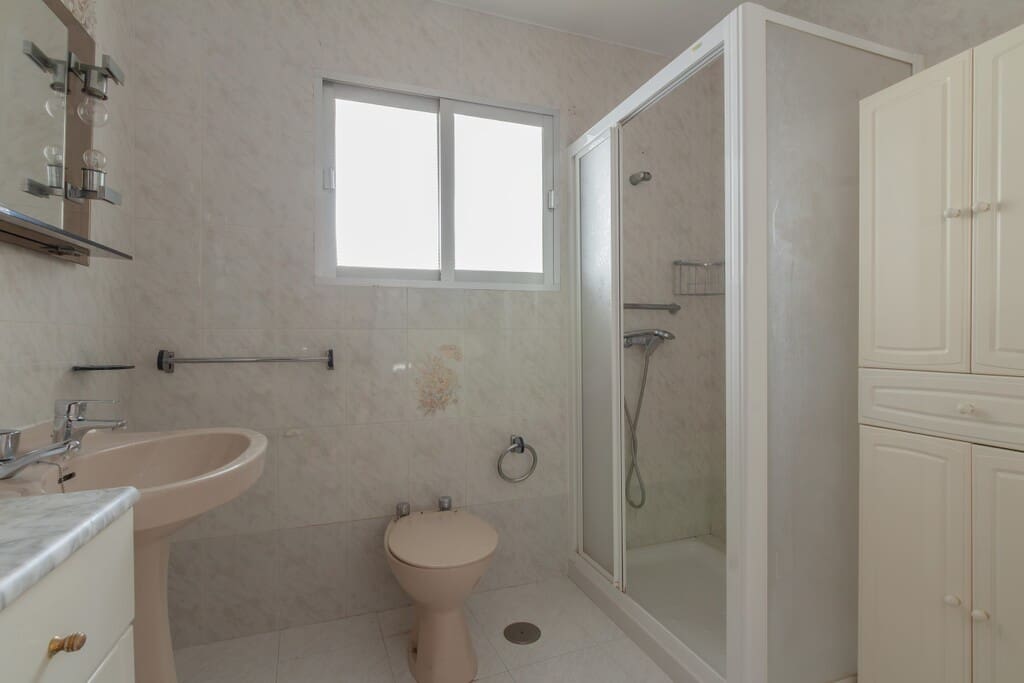 Casa de 8 habitaciones en Riogordo en venta - 310.000 € (Ref: 9835973)