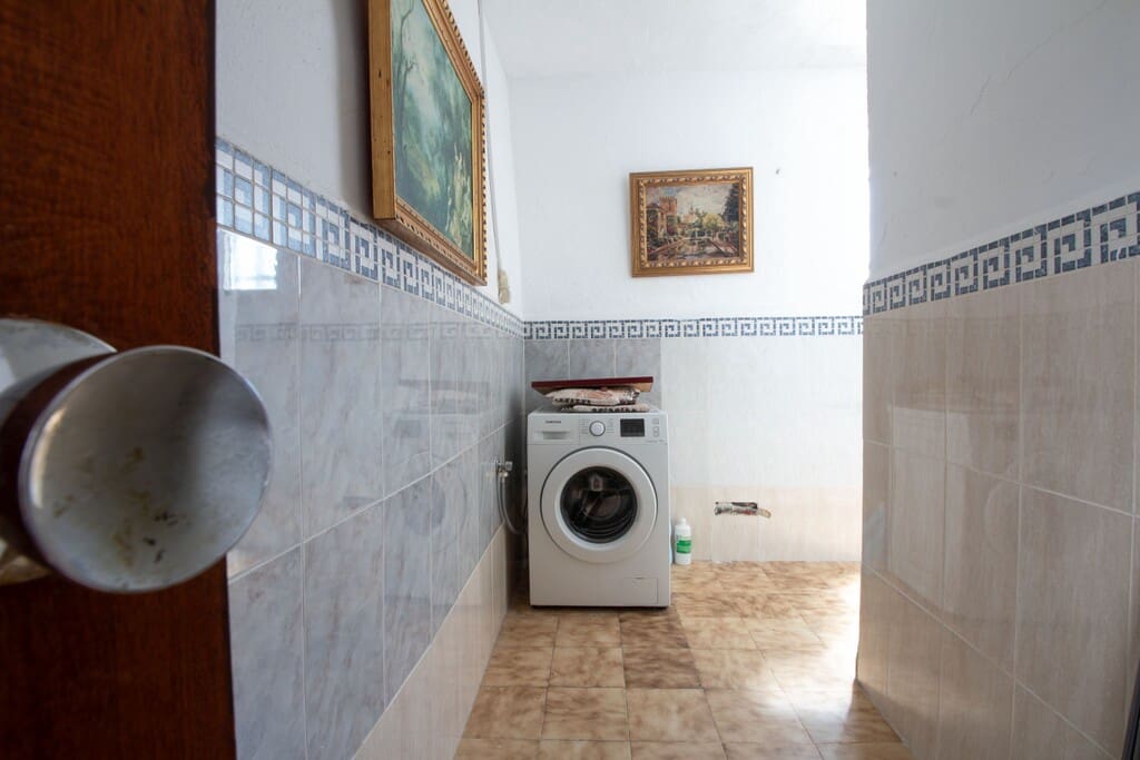 Casa de 8 habitaciones en Riogordo en venta - 310.000 € (Ref: 9835973)