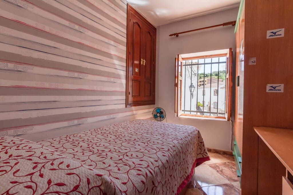 Casa de 8 habitaciones en Riogordo en venta - 310.000 € (Ref: 9835973)