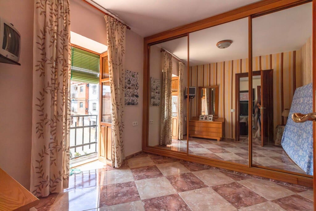 Casa de 8 habitaciones en Riogordo en venta - 310.000 € (Ref: 9835973)