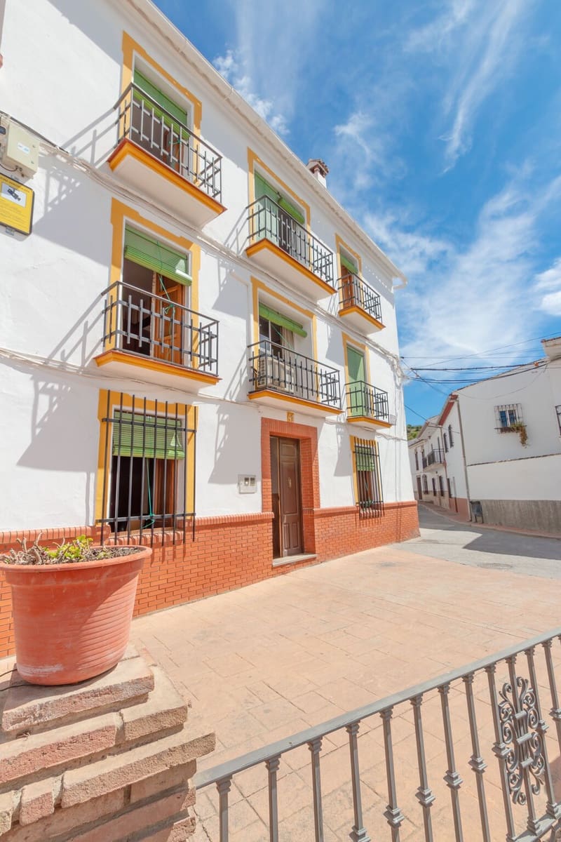 Casa de 8 habitaciones en Riogordo en venta - 310.000 € (Ref: 9835973)
