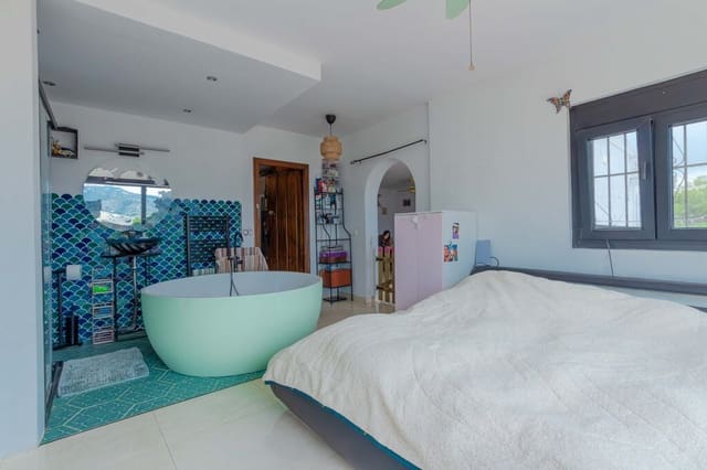 3 chambre Finca/Maison de Campagne à vendre à Torrox avec piscine - 475 000 € (Ref: 9835974)