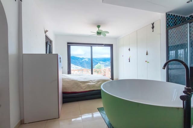 3 chambre Finca/Maison de Campagne à vendre à Torrox avec piscine - 475 000 € (Ref: 9835974)