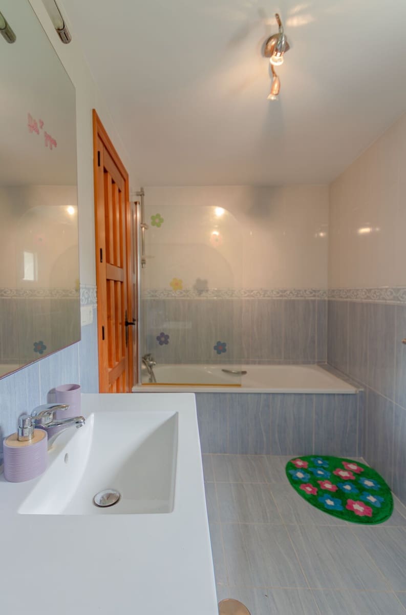 3 bedroom Finca/Country House for sale in Torrox with pool - € 475,000 (Ref: 9835974)