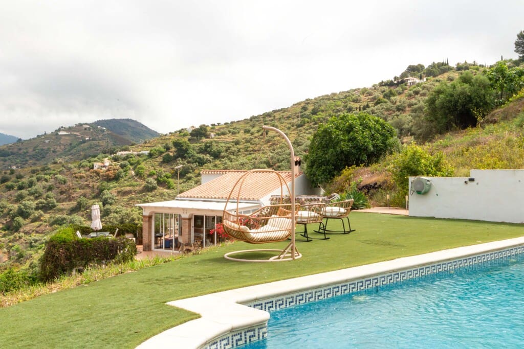 3 bedroom Finca/Country House for sale in Torrox with pool - € 475,000 (Ref: 9835974)