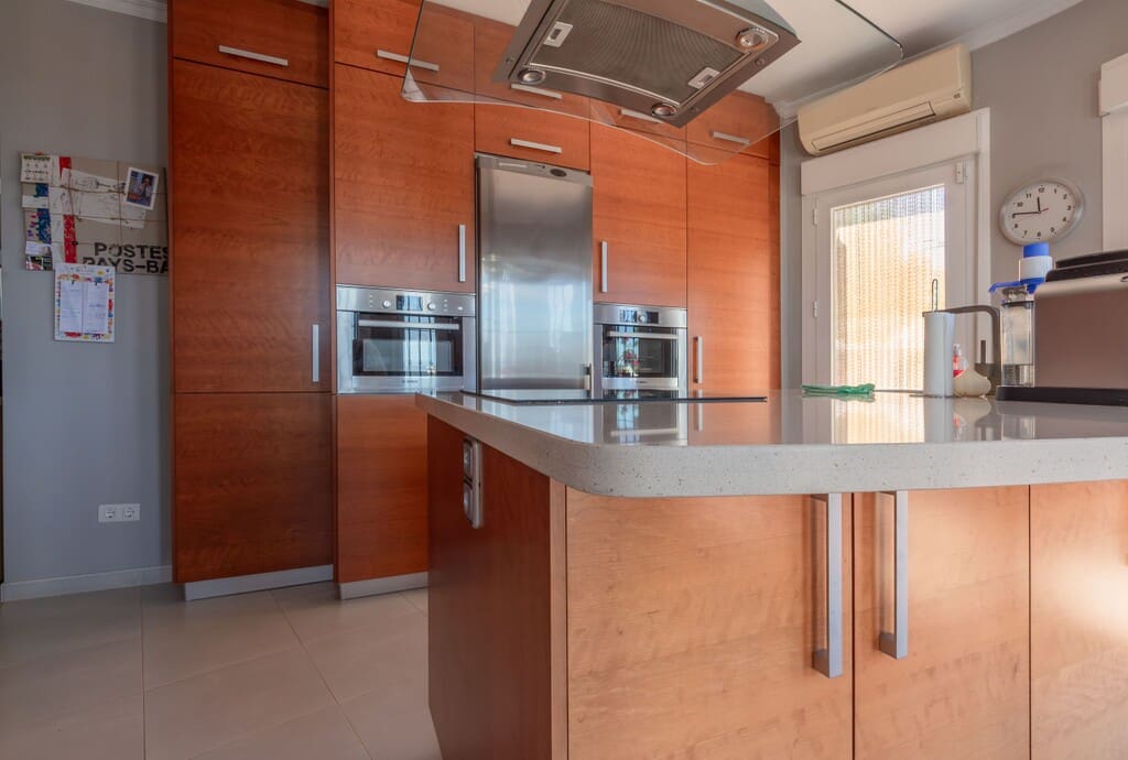 5 quarto Moradia para venda em Arenas com piscina - 775 000 € (Ref: 9861614)