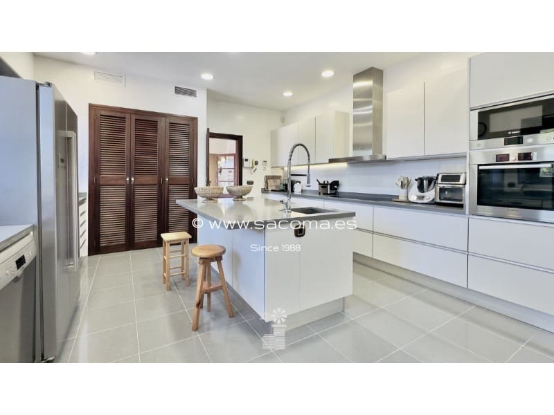 4 soveværelse Finca/Landehus til salg i Portocristo / Port de Manacor med swimmingpool - € 2.975.000 (Ref: 7670436)