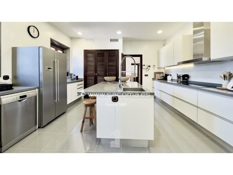 4 soveværelse Finca/Landehus til salg i Portocristo / Port de Manacor med swimmingpool - € 2.975.000 (Ref: 7670436)