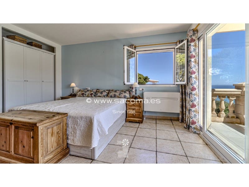 5 bedroom Villa for sale in Cala Mesquida with pool - € 1,750,000 (Ref: 9797022)