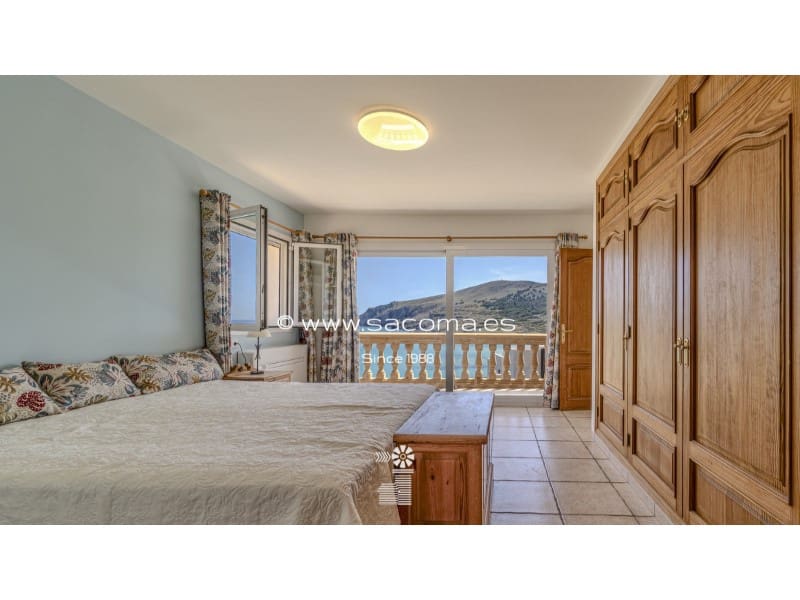 5 bedroom Villa for sale in Cala Mesquida with pool - € 1,750,000 (Ref: 9797022)