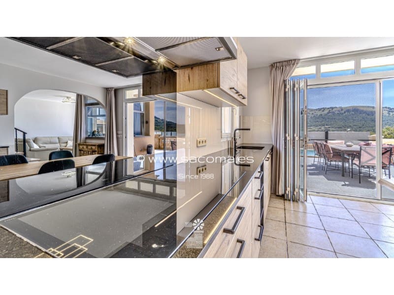 5 bedroom Villa for sale in Cala Mesquida with pool - € 1,750,000 (Ref: 9797022)