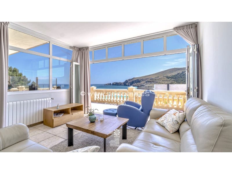 5 bedroom Villa for sale in Cala Mesquida with pool - € 1,750,000 (Ref: 9797022)