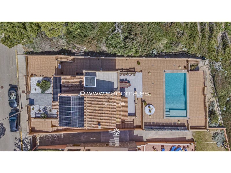 5 bedroom Villa for sale in Cala Mesquida with pool - € 1,750,000 (Ref: 9797022)