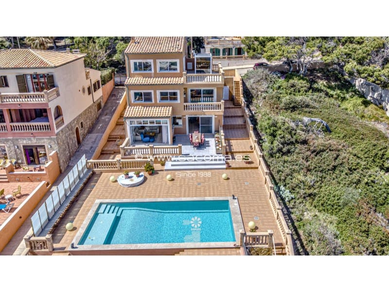 5 bedroom Villa for sale in Cala Mesquida with pool - € 1,750,000 (Ref: 9797022)