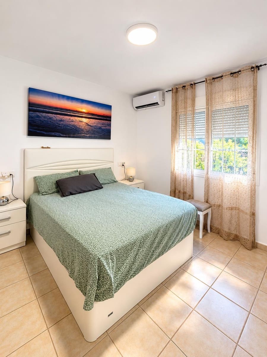 3 bedroom Villa for sale in Pinar de Campoverde with garage - € 345,000 (Ref: 10067915)