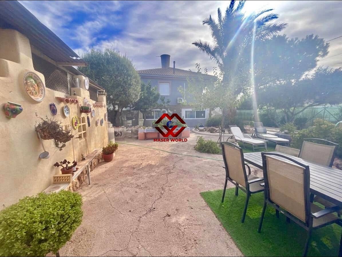 4 Zimmer Villa zu verkaufen in Sucina mit Pool Garage - 384.900 € (Ref: 10078344)