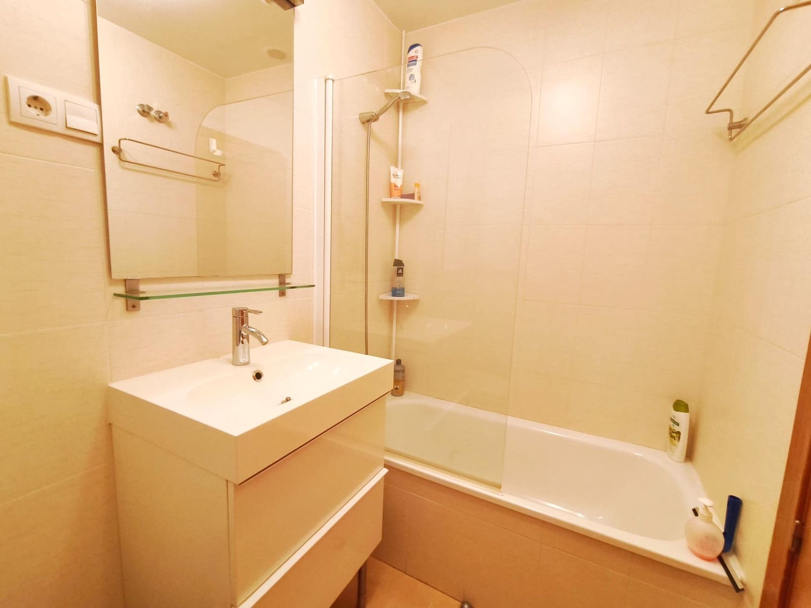 Apartamento de 2 habitaciones en Condado de Alhama en venta con piscina - 114.495 € (Ref: 10081200)
