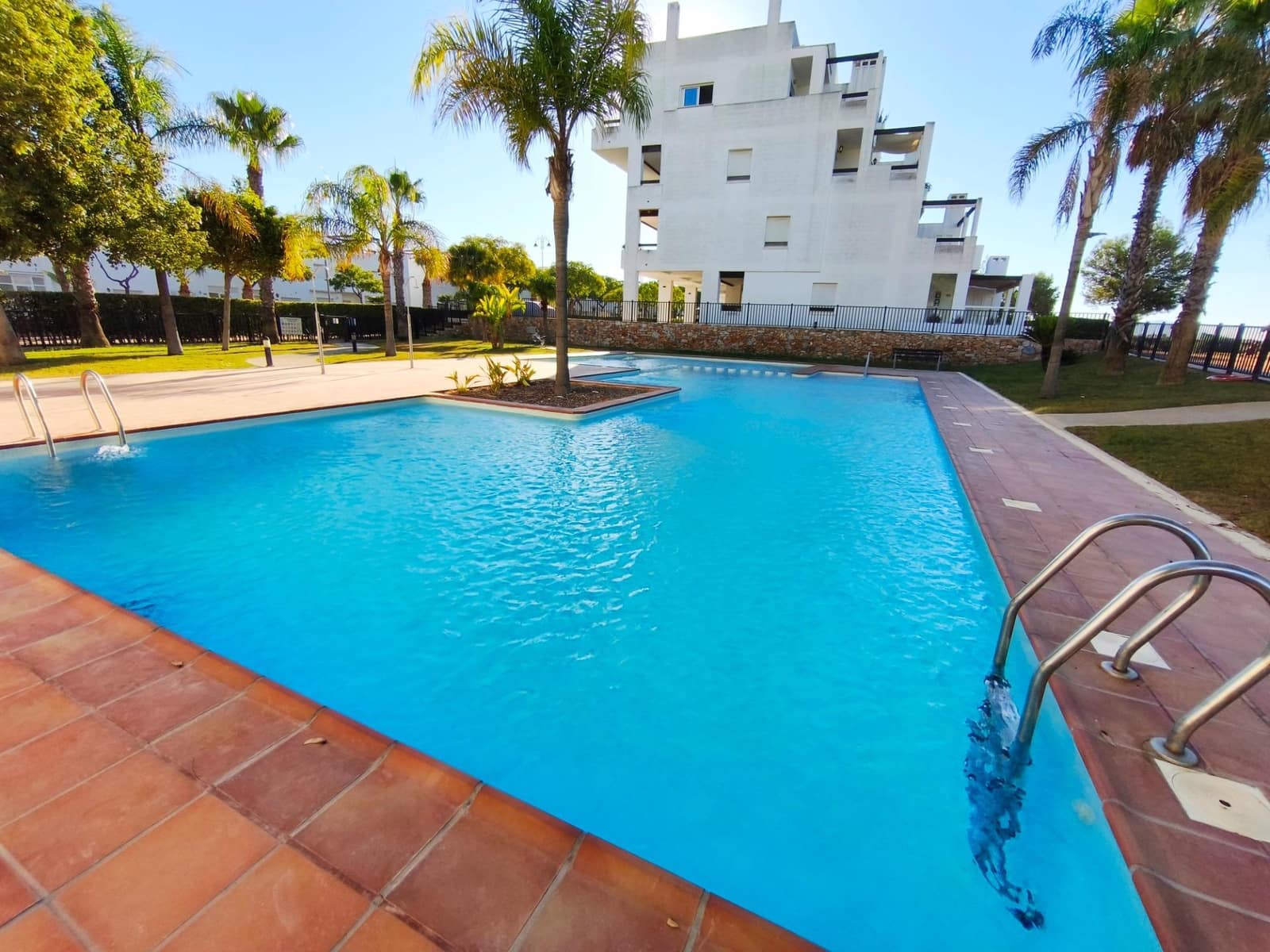 Apartamento de 2 habitaciones en Condado de Alhama en venta con piscina - 114.495 € (Ref: 10081200)
