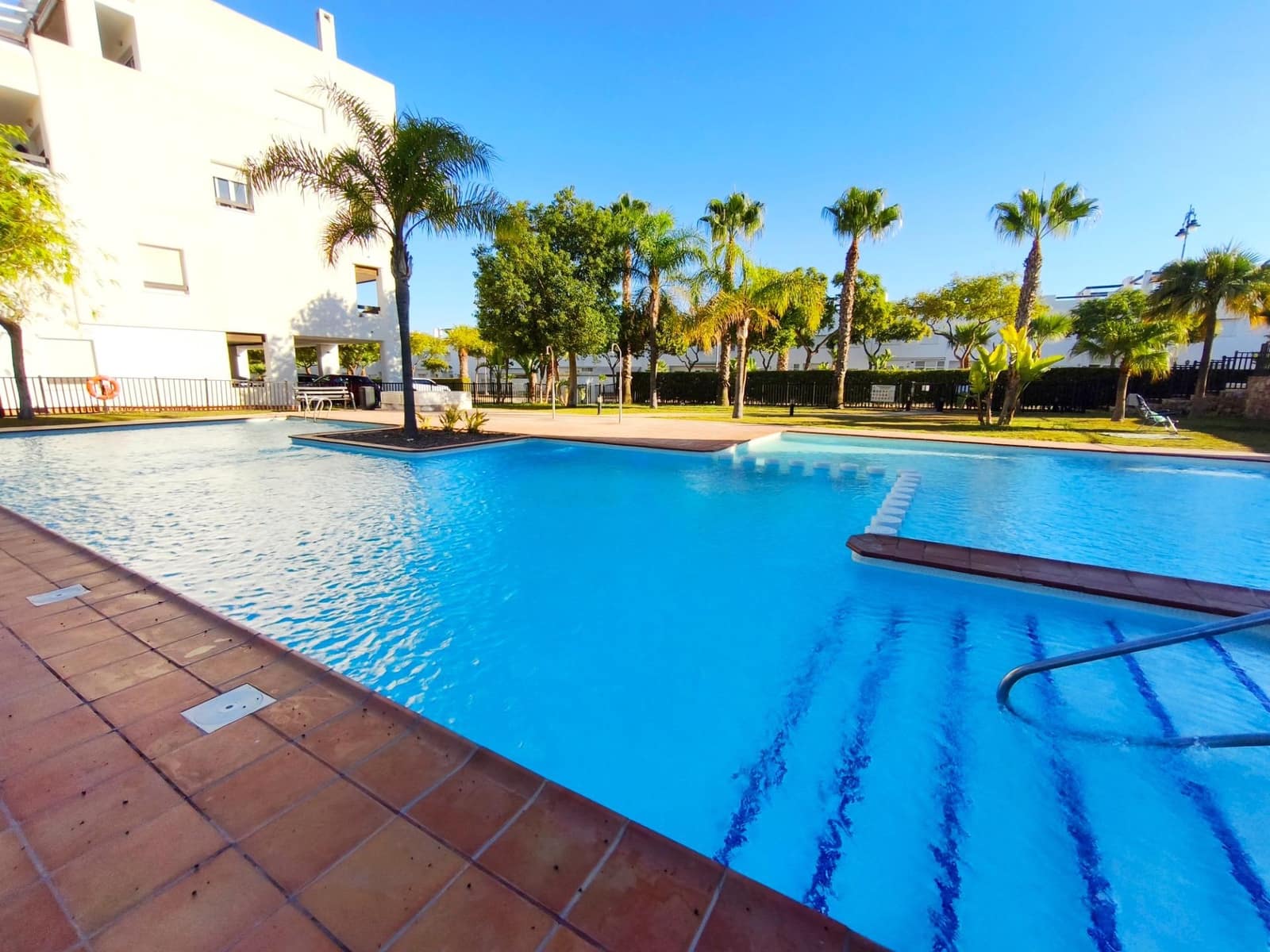 Apartamento de 2 habitaciones en Condado de Alhama en venta con piscina - 114.495 € (Ref: 10081200)