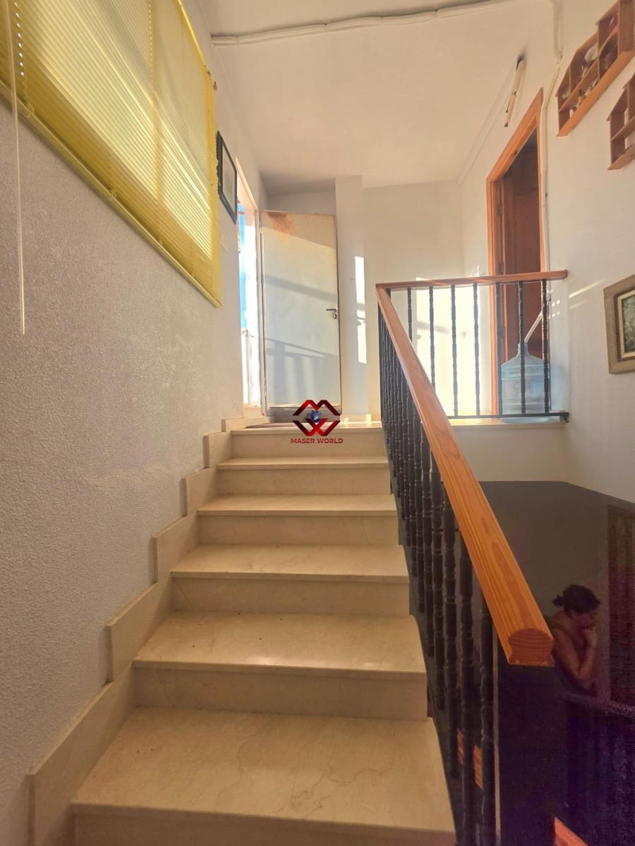 11 bedroom Villa for sale in Torre de la Horadada with garage - € 339,500 (Ref: 10155267)