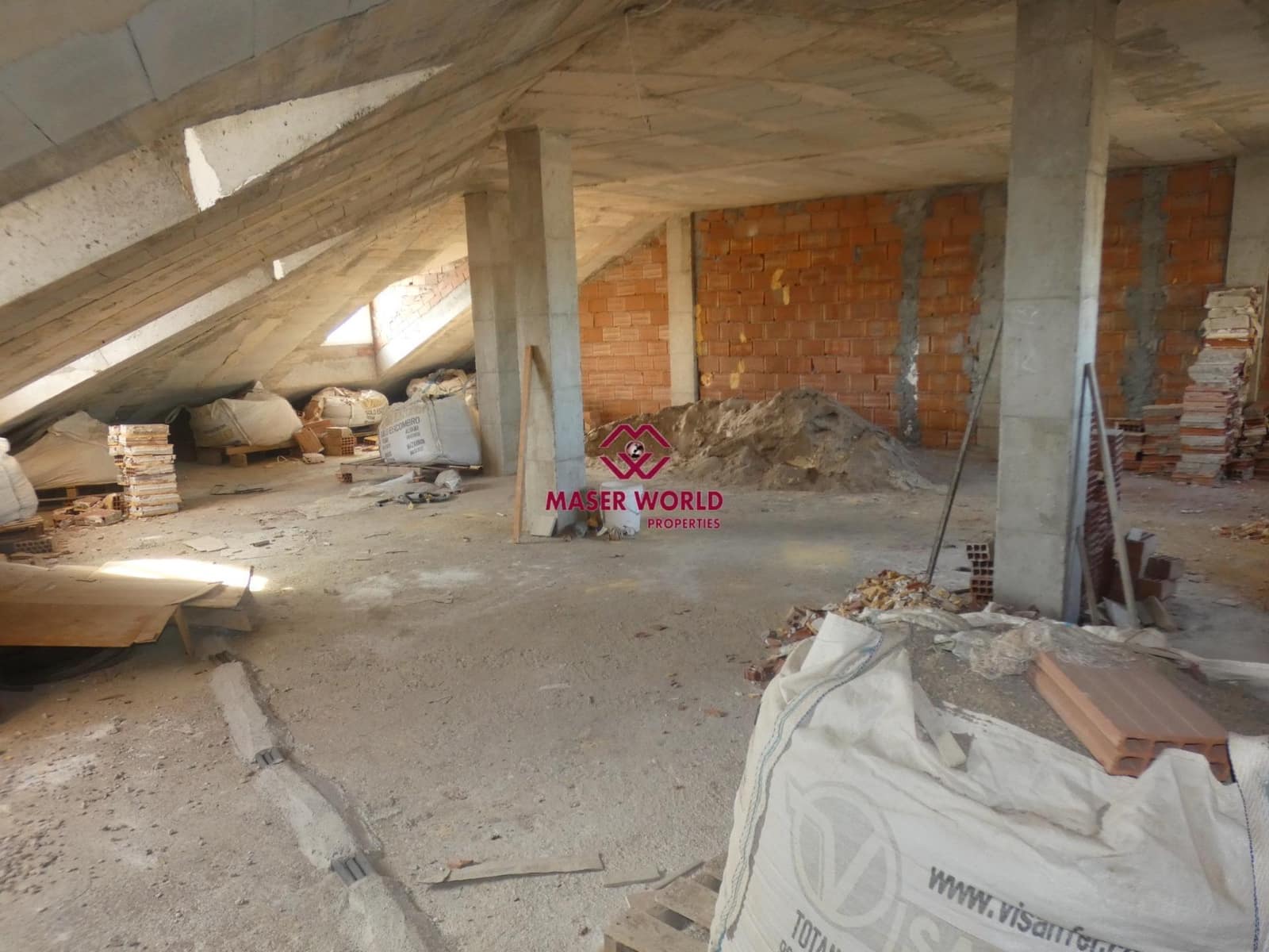 3 slaapkamer Villa te koop in El Pareton met garage - € 255.000 (Ref: 7860429)