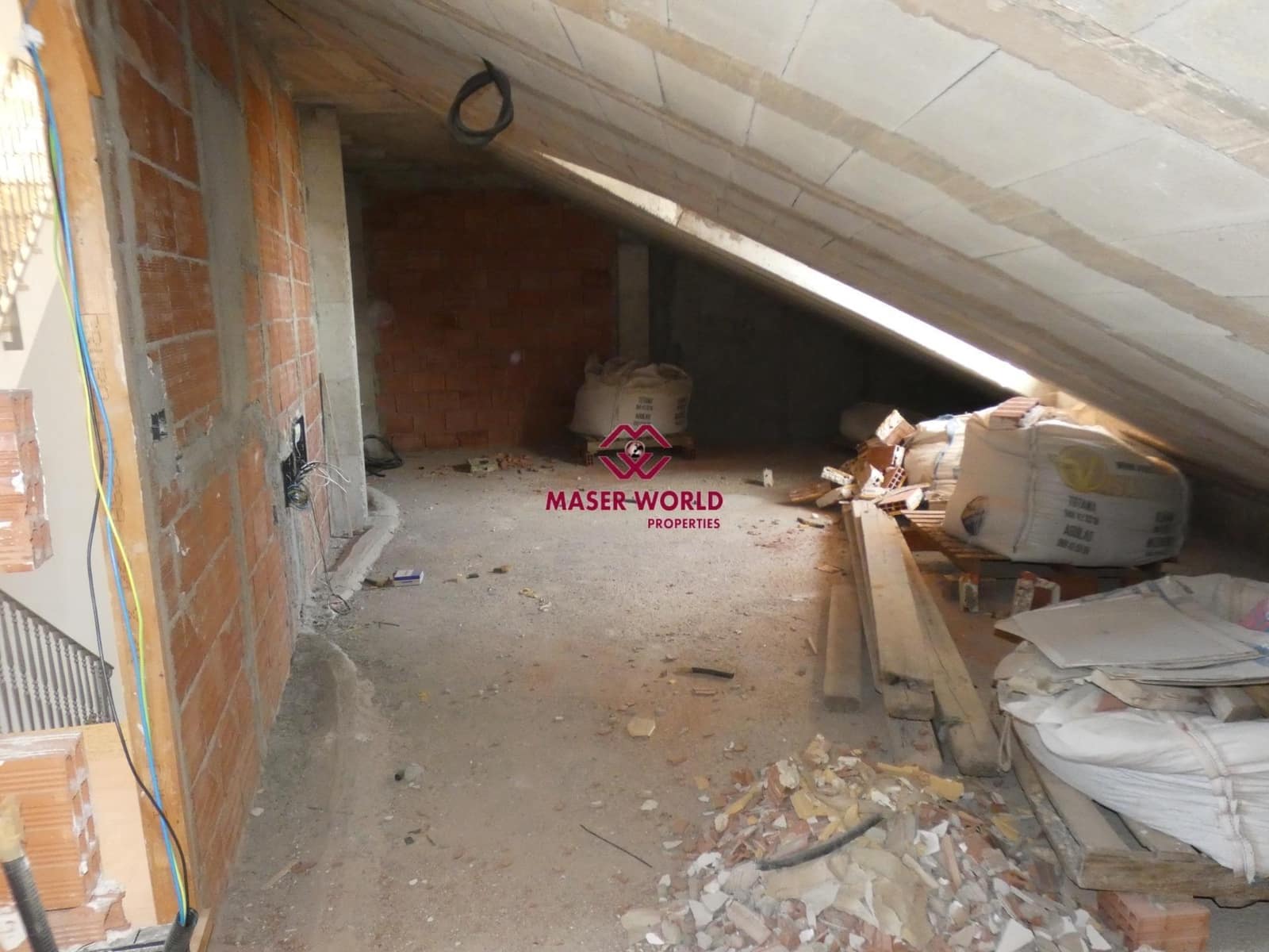 3 slaapkamer Villa te koop in El Pareton met garage - € 255.000 (Ref: 7860429)