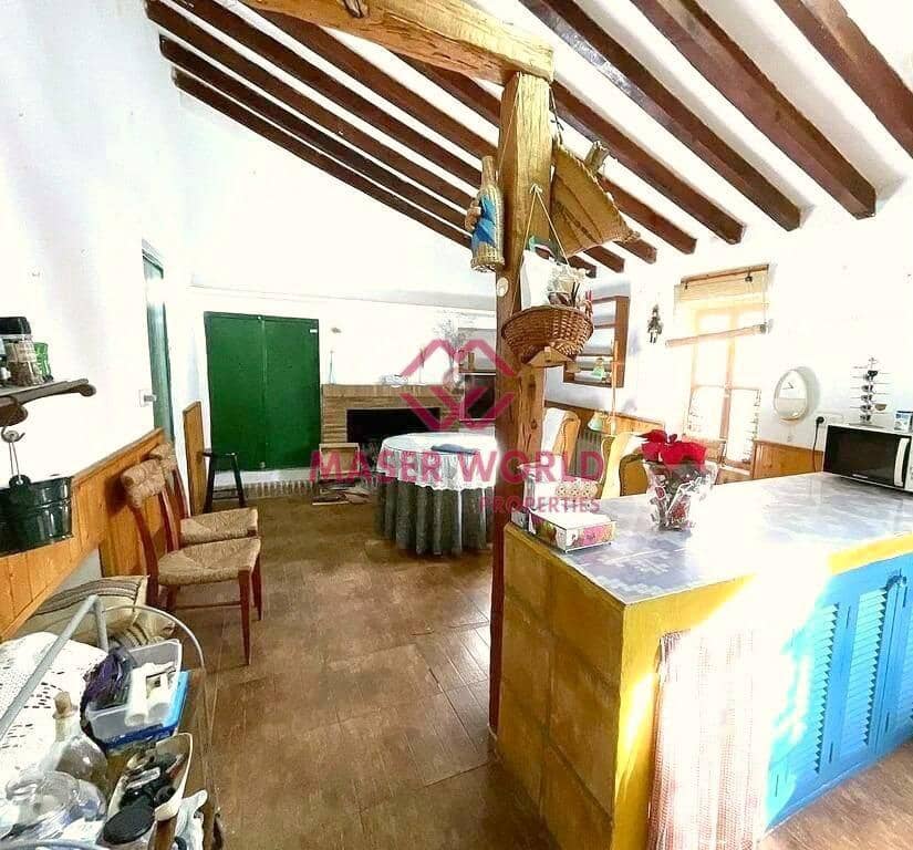 4 soveværelse Finca/Landehus til salg i La Majada med swimmingpool - € 267.000 (Ref: 8131249)