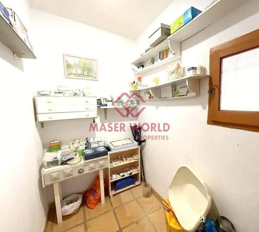 4 soveværelse Finca/Landehus til salg i La Majada med swimmingpool - € 267.000 (Ref: 8131249)