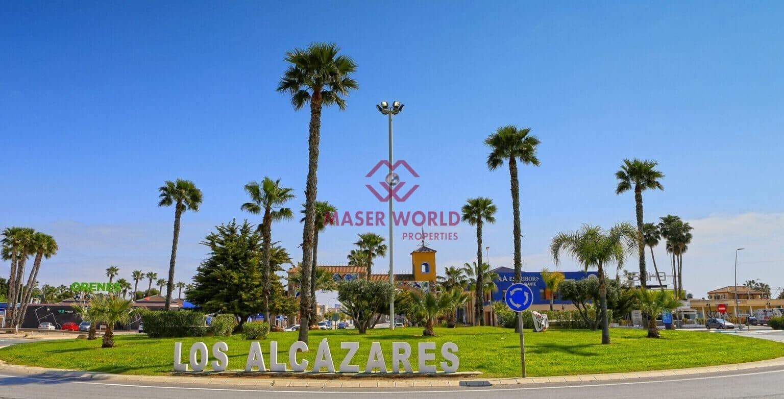 4 sypialnia Dom blizniak na sprzedaż w Los Alcazares z basenem garażem - 390 000 € (Ref: 8377711)