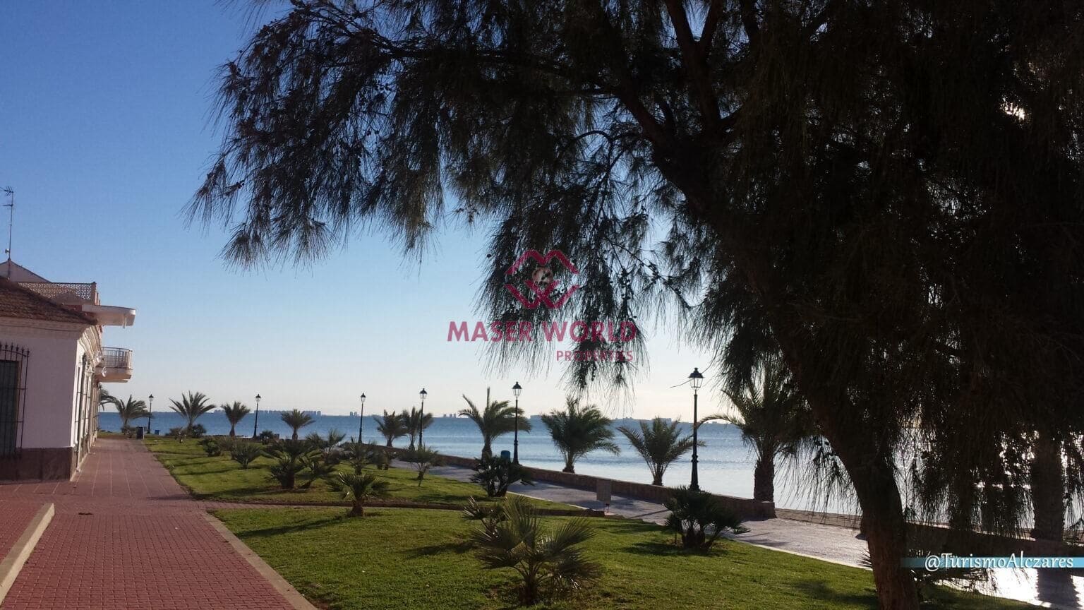 4 sypialnia Dom blizniak na sprzedaż w Los Alcazares z basenem garażem - 390 000 € (Ref: 8377711)