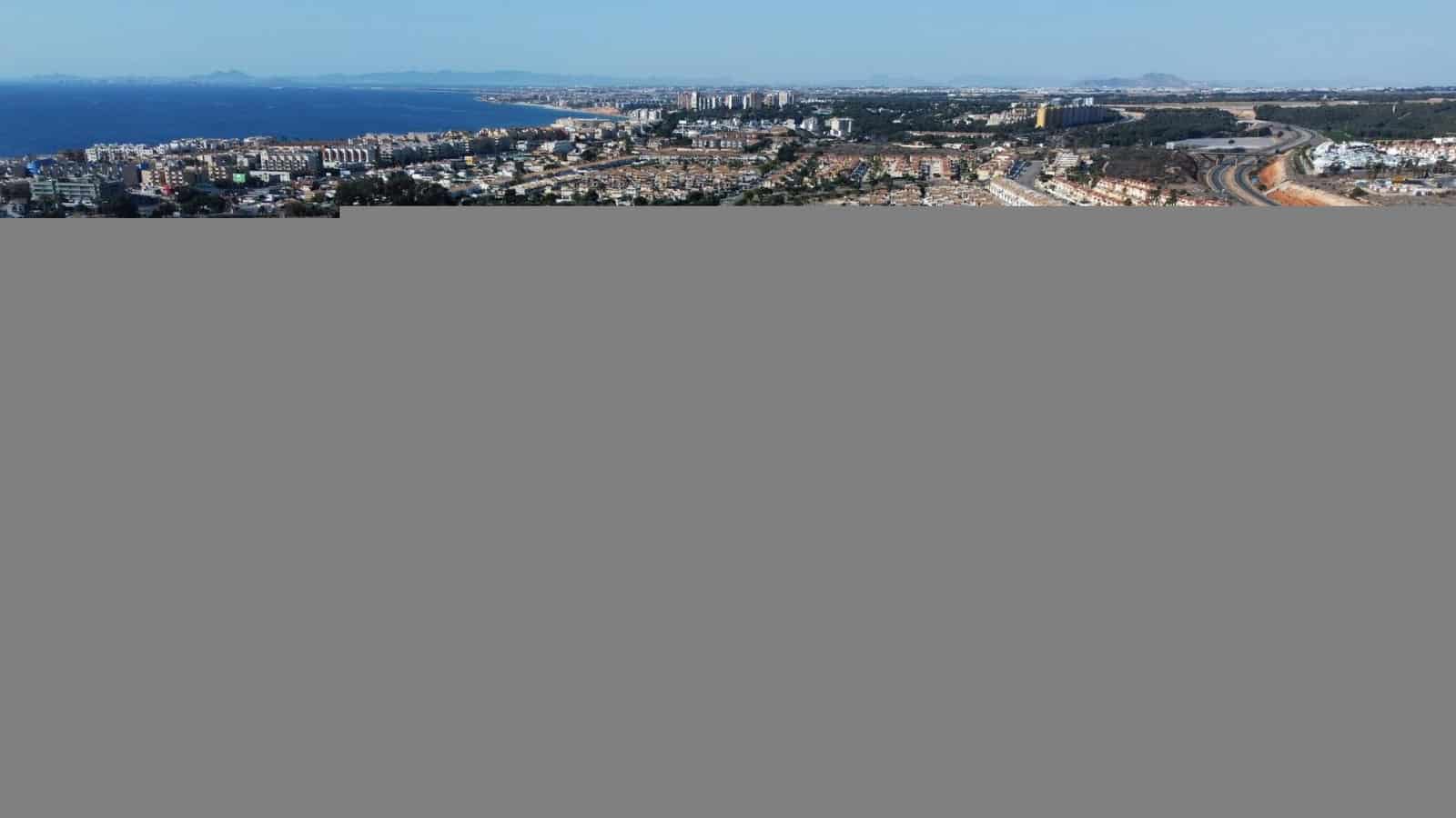 3 soveværelse Semi-Rækkehus til salg i La Zenia med swimmingpool - € 495.000 (Ref: 8423345)